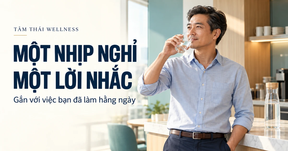 Người đàn ông uống nước trong một nhịp nghỉ ở nơi làm việc – minh họa AI